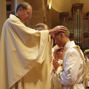 Padre Luke Strand, ordenado este año para el Archidiócesis de Milwaukee, atendió el seminario de St. Francis de Sales con la ayuda de la beca Father McGivney Vocations.