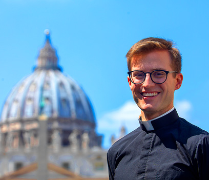 A Knights of Columbus vocational scholarship awardee young priest