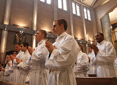 Seminarians pray
